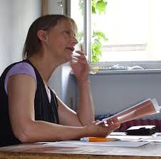 Birgit Schmidt. geboren 1960, Literaturhistorikerin. Lebt in Berlin und arbeitet in der Erwachsenenbildung. Zahlreiche Veröffentlichungen in ... - BirgitSchmidt