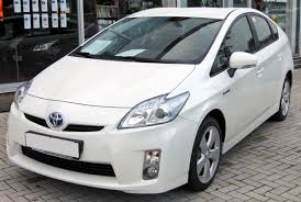 Harga Mobil Toyota Prius dan Spesifikasinya - Ekalase.com