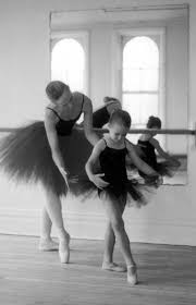 Niña bailando ballet