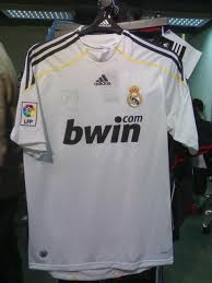 اعجوبة الزمان ميسي Real-madrid-shirt-2009-2010