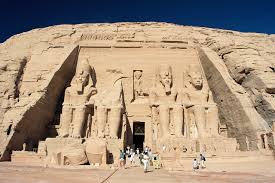 شباب يلا نتفسح 4 Abu_Simbel,_Ramesses_Temple,_front,_Egypt,_Oct_2004