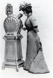 Anna Held cranks a Mutoscope.