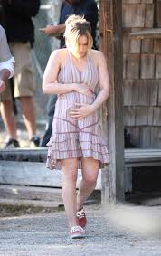 Hilary Duff pregnant photos