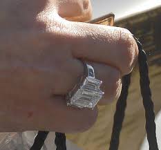 Kim Kardashian says shes just