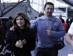 Thats Gonzalez with wife