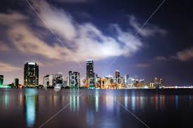 مدينة ميامــــــي Istockphoto_2555567_miami_blue_downtown_skyline_at_night