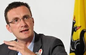200909021212-1_homoseksualiteit-verhindert-pascal-smet-eigen-campagne-te-steunen.jpg