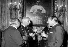 Videla (genocida presidente de facto 1976-81), Celedonio V. Pereda (presidente Sociedad Rural 1976-1978) y Juan Carlos Aramburu (Arzobispo de Bs.As 1975–1990) tomando unas copas.