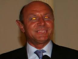 Basescu si reforma lu statu dupa metoda Ciomu  1288542885_basescu-vampir