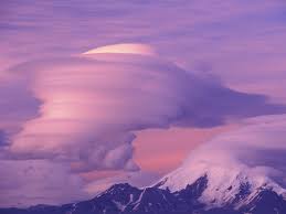 [FLOOD!] Sujet au plus grand nombre de pages - Page 30 Lenticular_Clouds_Over_Mount_Drum,_Alaska