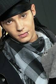 Foto bij jij de tompoes met een te kort rokje 11