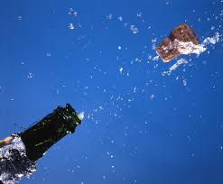 Blabla Champagne-cork-popping-flying-water-liquid-drops-on-blue-ajhd