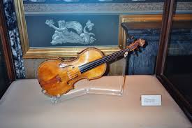 File:Stradivarius violin