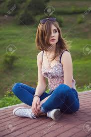 野外　美女|野外芦苇地美女写真图片,高清图片