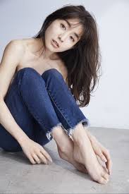 　自撮り 足裏 顔出し|中条あやみ(27)どアップ自撮りに思わずくらくら！＆足長全身ブラックコーデの圧巻スタイル TGCオフショット公開 | めざましmedia