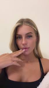 teen hairy pissing girl|