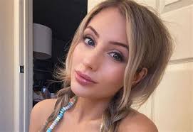 Liz katz watching the clouds jpg x Liz katz nude