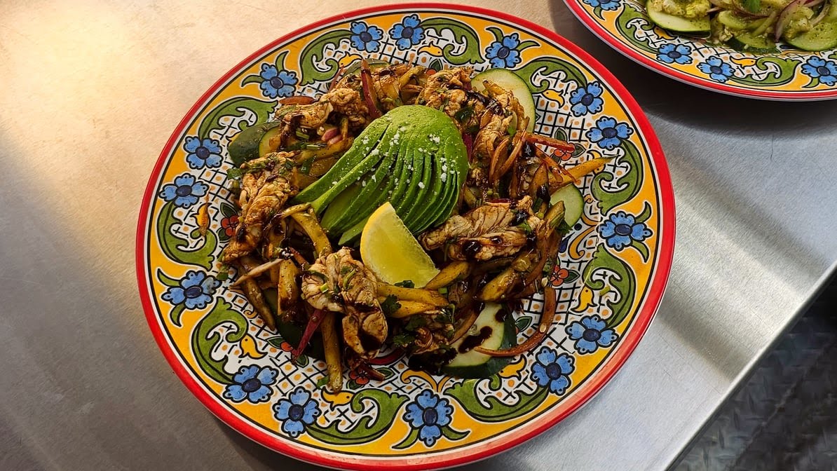 Tacos y Mariscos Los Carnales inc. by null