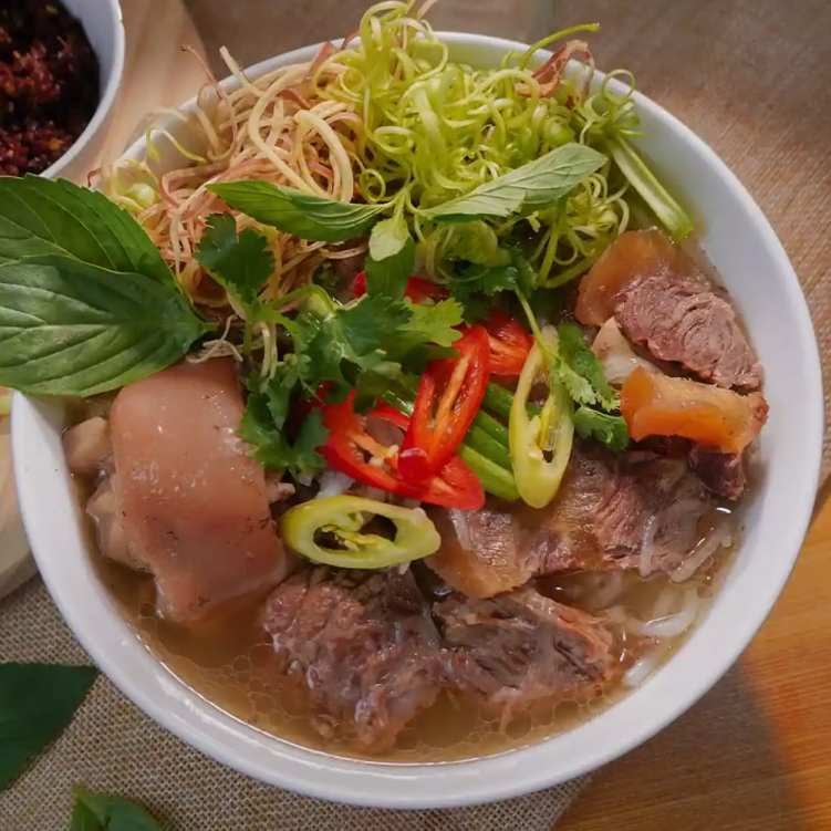 Le Phở by null