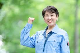 シニア女性|微笑むシニア女性 写真素材 [ 2220739 ] - フォトライブラリー photolibrary