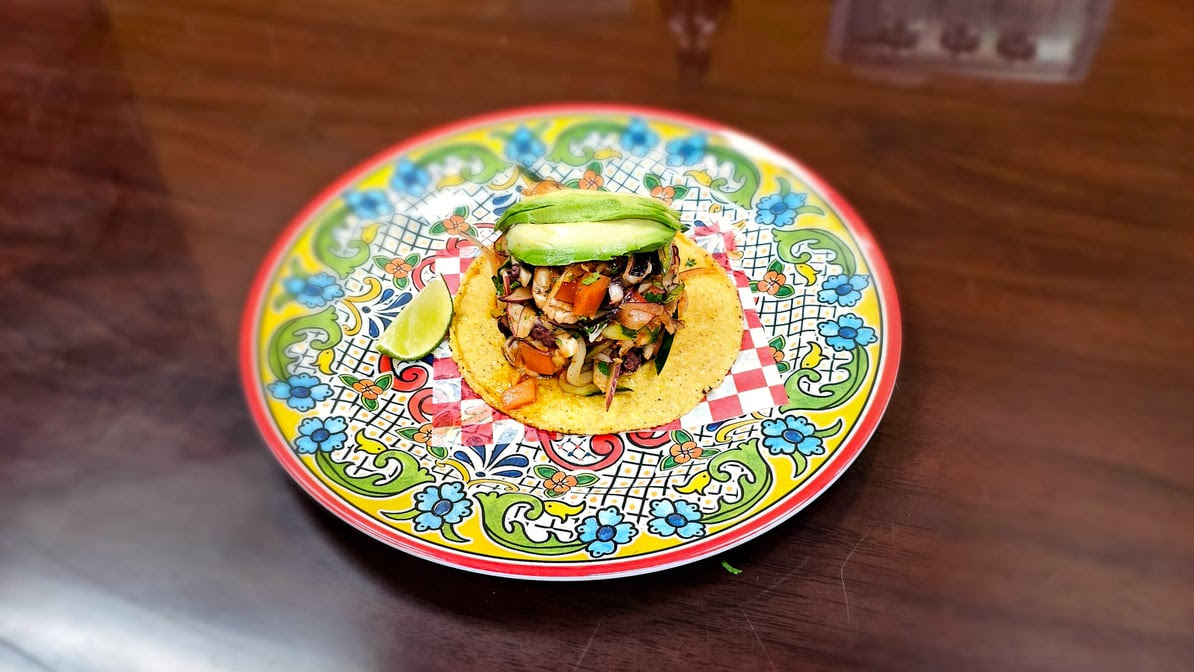 Tacos y Mariscos Los Carnales inc. by null
