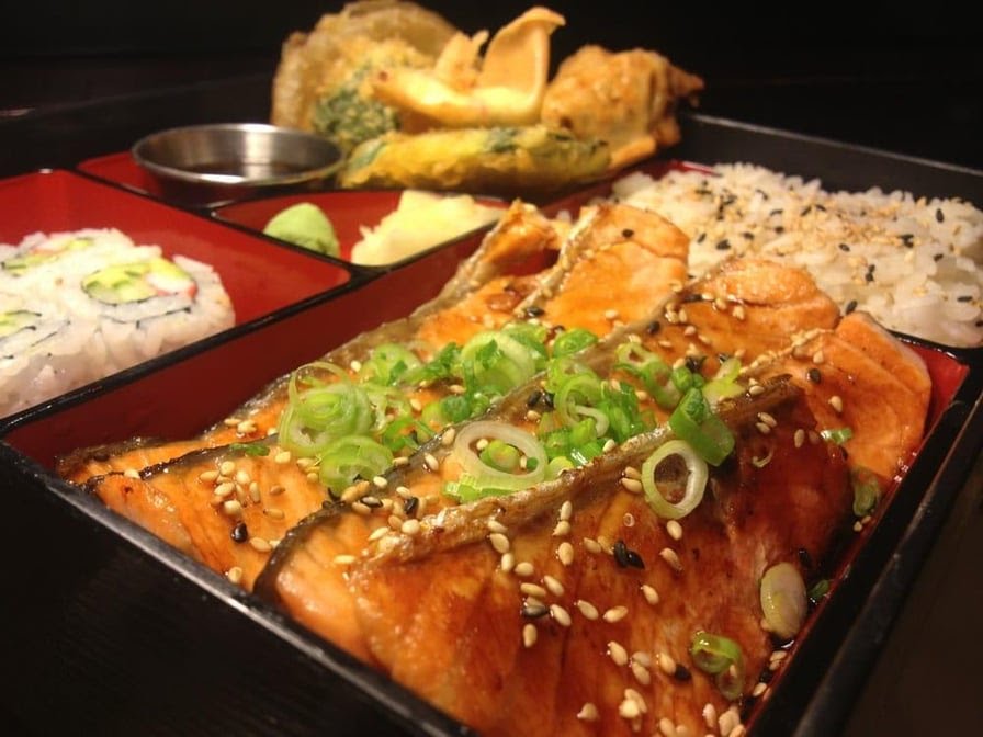 MAKI SUSHI BAR & GRILL by null