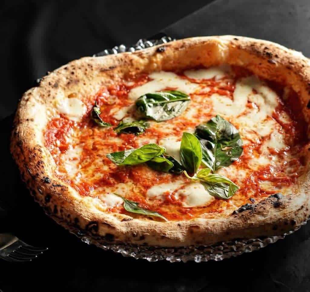 Isabella De Cham Pizza Fritta by null