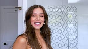 Hailee steinfeld wearing only a smile jpg x Hailee steinfeld