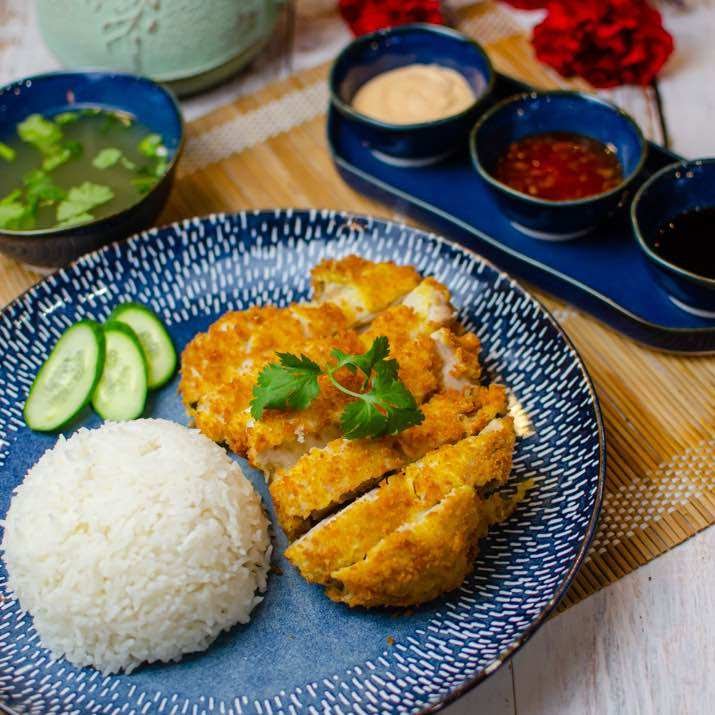 3 Sauces Hainam Chicken Rice 海南鸡饭 by null