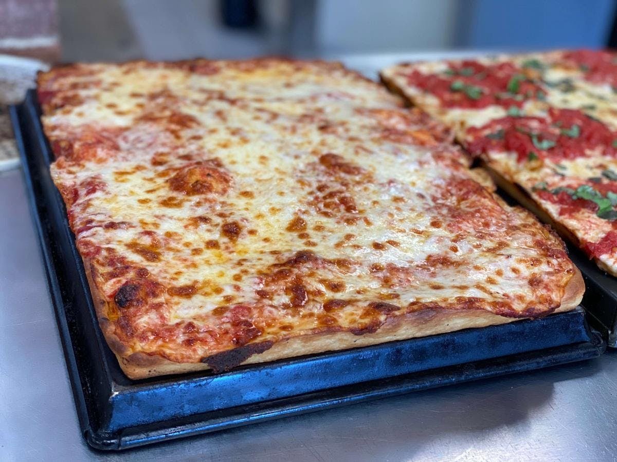 Leonardo's Pizza by null
