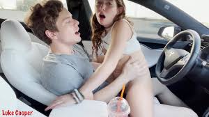 Fazendo sexo no carro e ganhando gozada pornolandia jpg x Sexo no carro