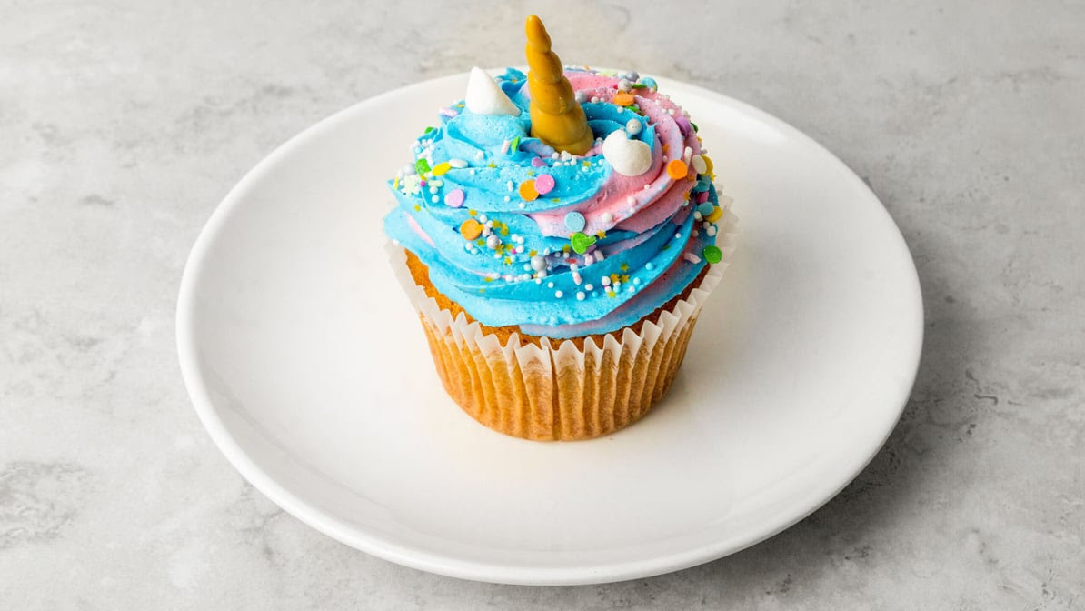 James & the Giant Cupcake by null