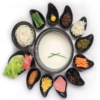 Ten Seconds Yunnan Rice Noodle (十秒到云南过桥米线） by null