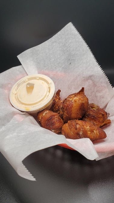 Duff's Famous Wings by null