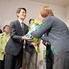 全国最年少26歳が芦屋市長選で当選 ハーバード大出身、現職ら破る