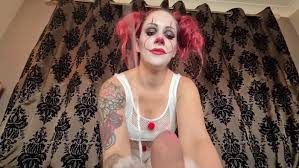 Sexmex halloween special sexy and scary emily thorne jpg x Sexy pennywise