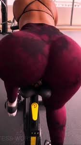 Nelly giantess buttcrush video with tiny man jpg x Giantess butt