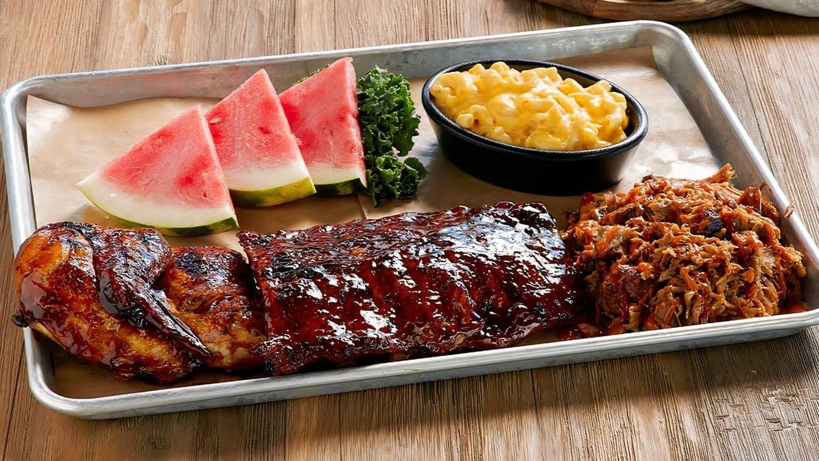 Lucille's Smokehouse Bar-B-Que by null