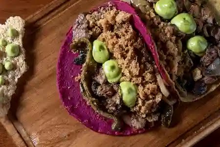 El Socio Naiz Taquería by null