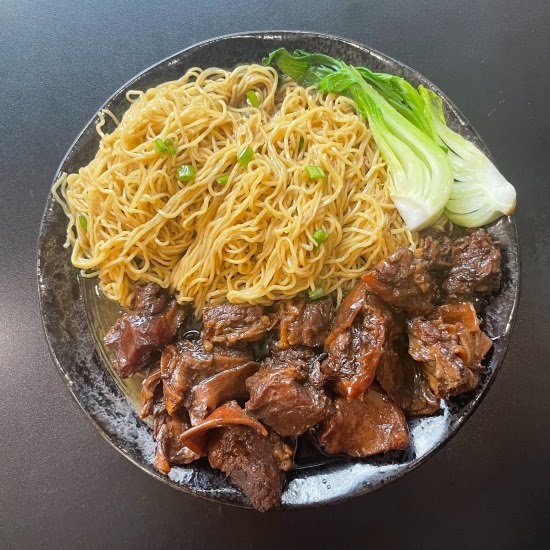 Lee’s Kitchen Noodle & Rice U Dub by null