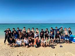 集合写真　パンチラ|集合写真でパンチラ撮られちゃった女の子のエロ画像！おかずにされちゃうぞｗ