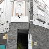 「日本最大級」ハプニングバー マジックミラー付き個室提供した疑い