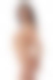 голая прикрывается|Голая девушка прикрывается лопухом - фото.