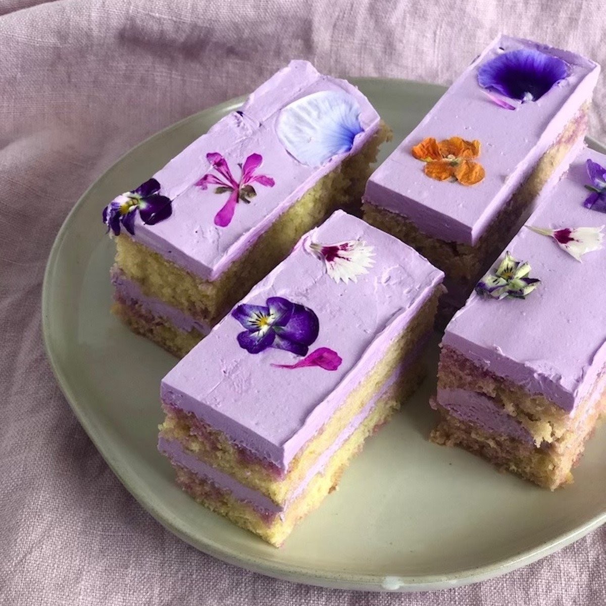 Flouring Cake Shop by null