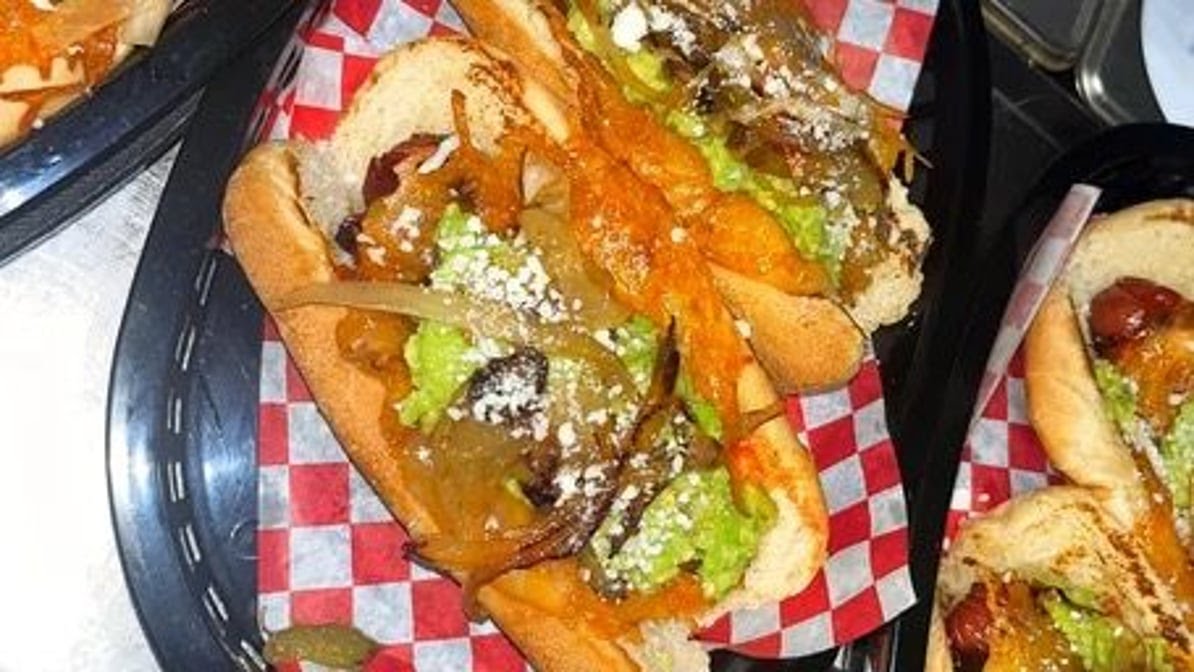 BRICK'S BAR & LALO'S by null