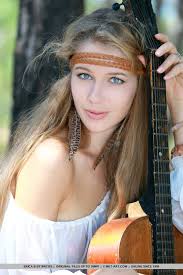 Alissa the stripping guitarist full jpg x Nude guitarist