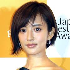 夏菜|夏菜、深いＶネック エレガントに：『夏への扉 －キミのいる未来へ－』初日舞台挨拶【エンタメ】