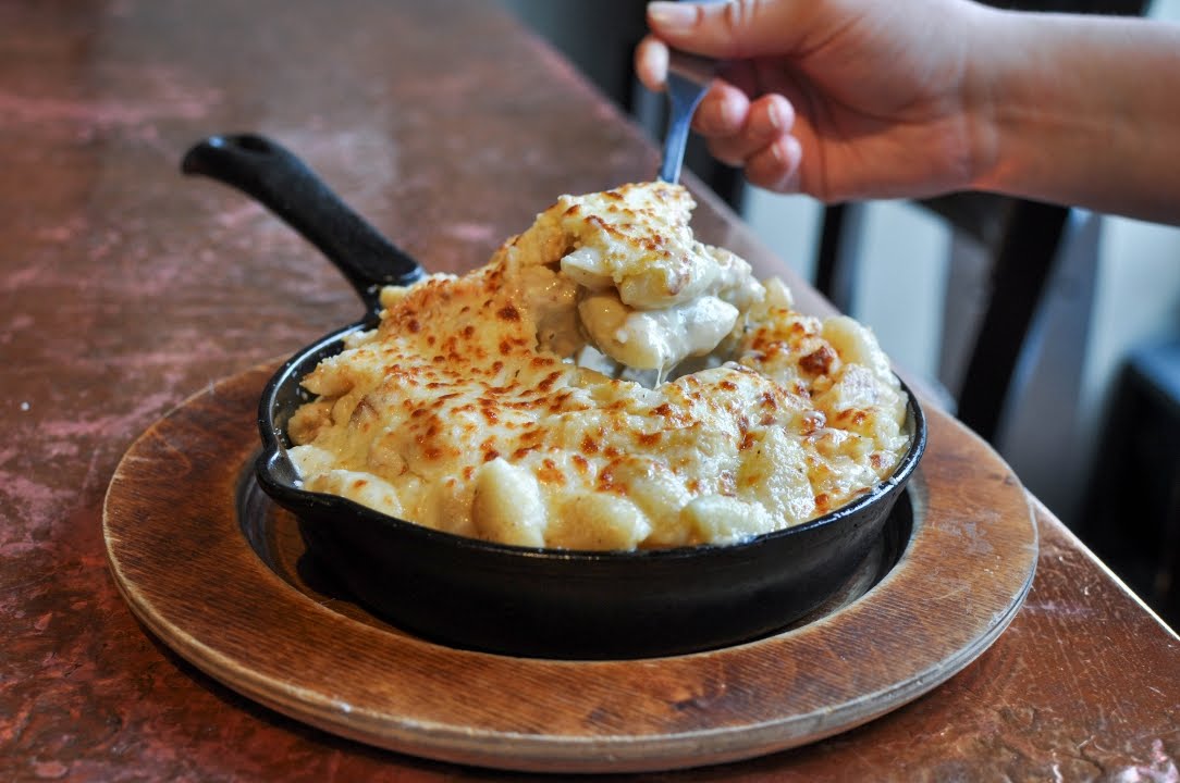 Five Horses Tavern - South End by null