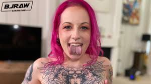 Ashenn fire and evilyn ink show darcy diamond how to use her brand new split tongue jpg x Split tongue