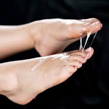 Girl whants him to cum on her feet jpg x Cum on feet